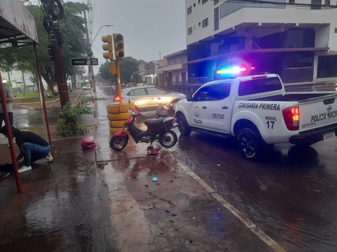Tras accidente de tránsito y omisión de auxilio, víctima es trasladada hasta un centro asistencial