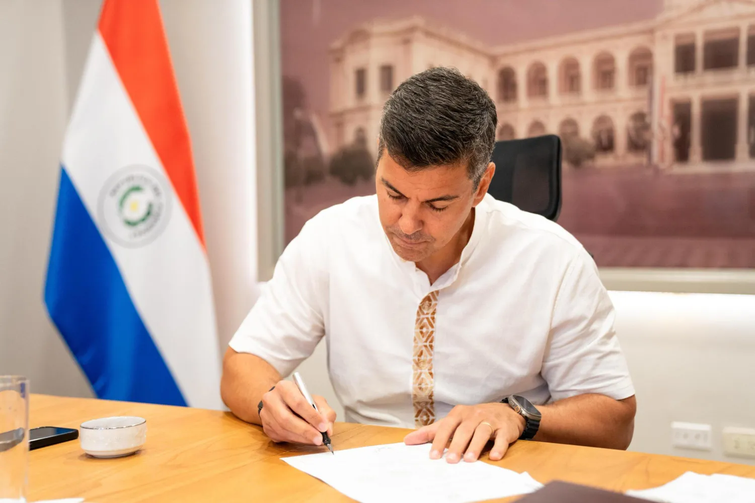 Peña promulga la Ley de Protección de Datos Personales 