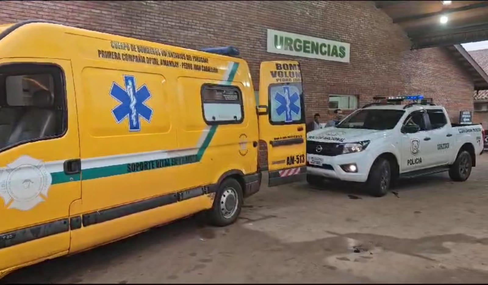 Ebrio en motocicleta colisionó contra un vehículo estacionado