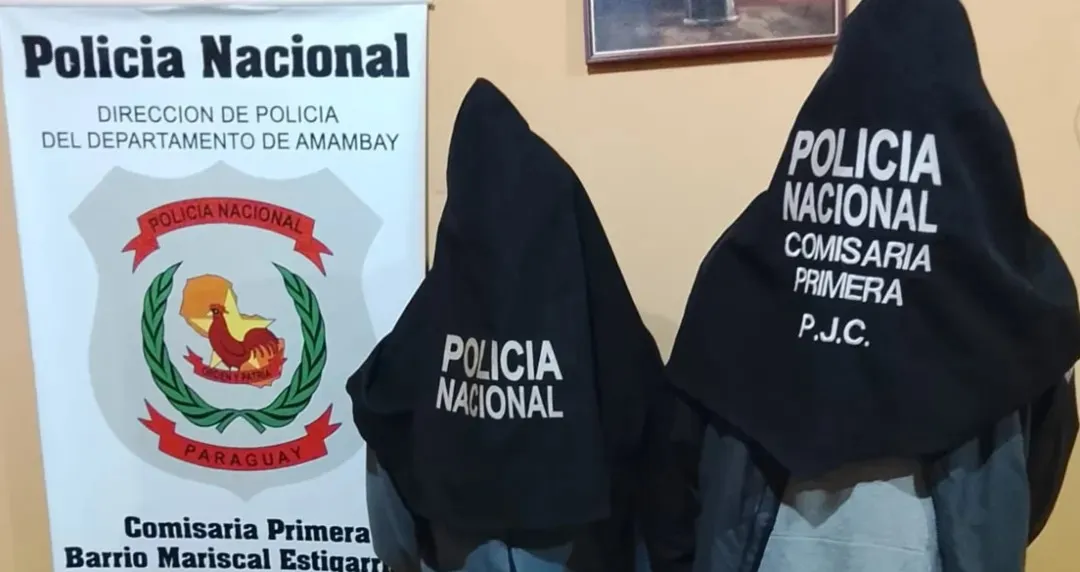 Aprehenden a dos jóvenes y recuperan motocicleta denunciada como hurtada