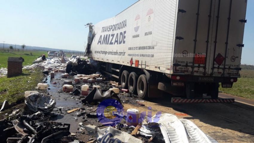 Un muerto y derrame químico en triple choque