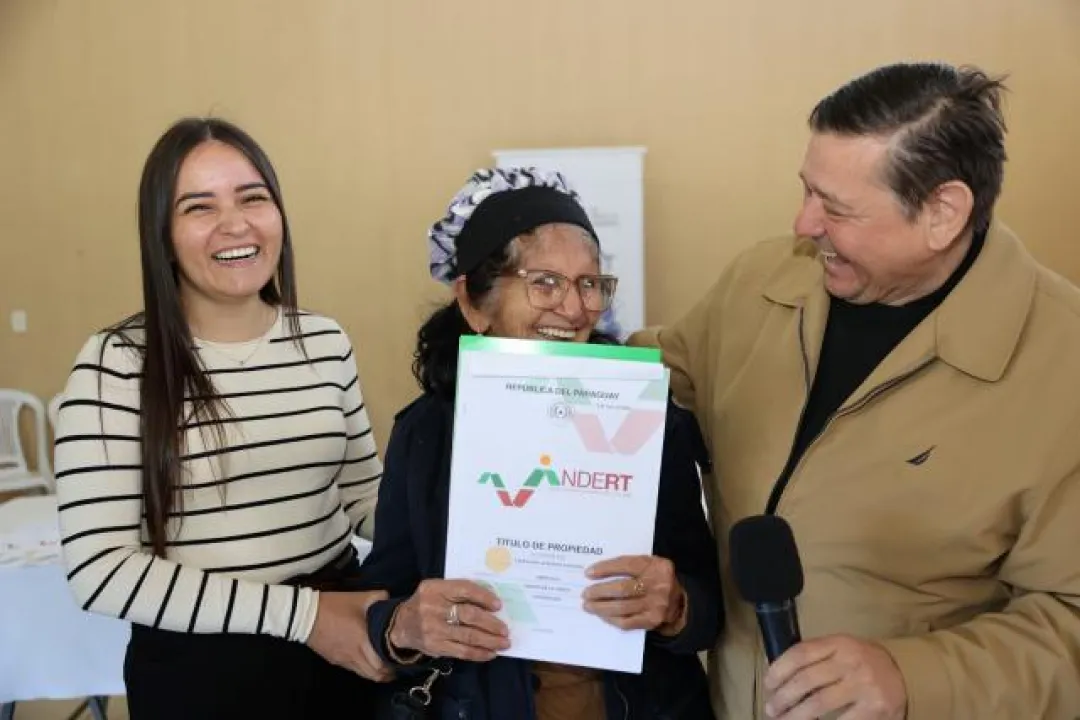 Indert entrega títulos de propiedad y da impulso al desarrollo en Arroyito