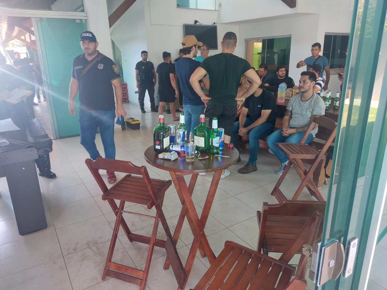 Enfrentamiento en el interior de una vivienda derivó en varios aprehendidos