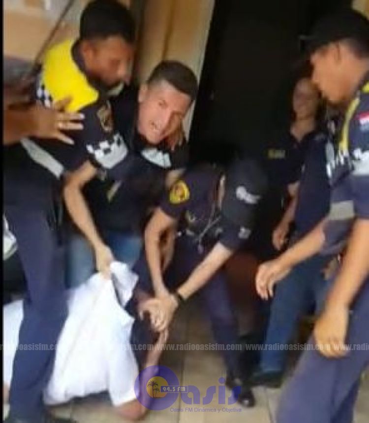 Kelembu quiso retirar moto a la fuerza y casi fue linchado