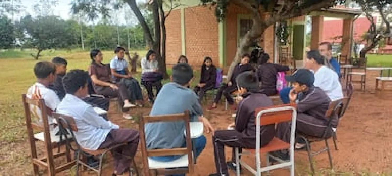 Más de 120 alumnos dan clases bajo árboles en escuela rural de Capitán Bado