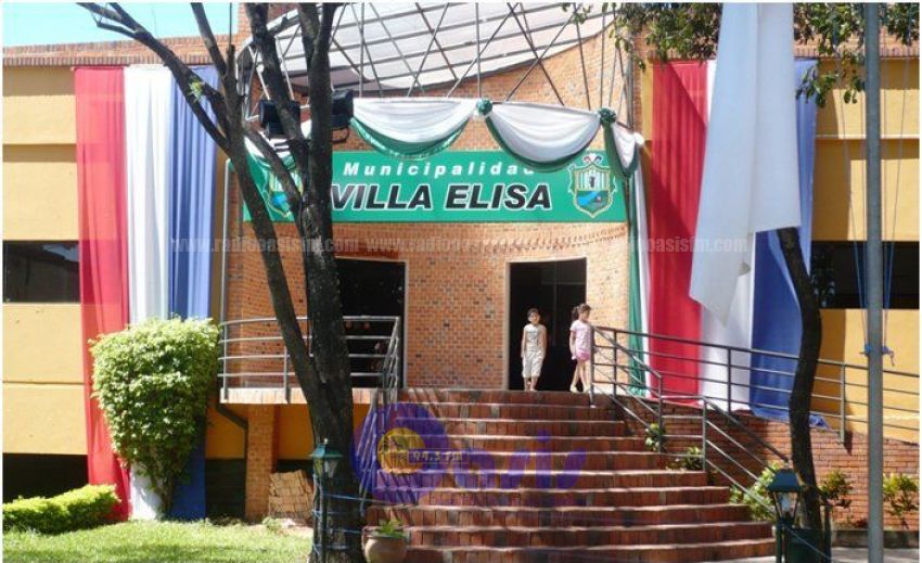 Queman tractor en Municipalidad de Villa Elisa