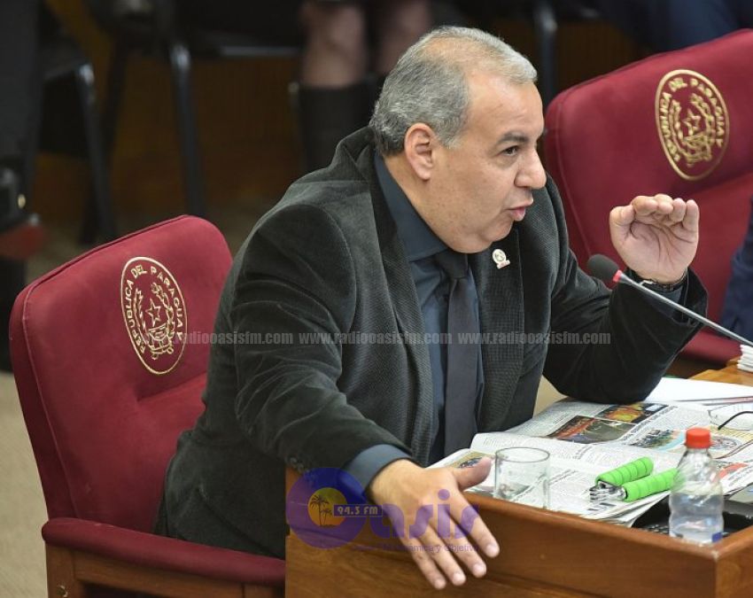 Senado, finalmente, acepta la renuncia de Oviedo Matto