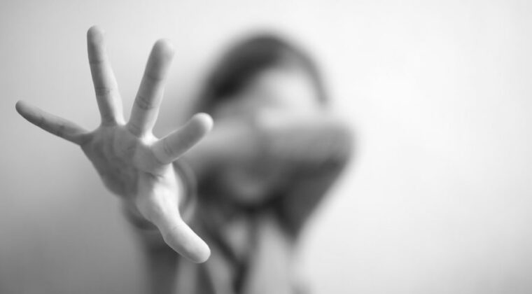 Joven se salvó de ser abusada sexualmente gracias a sus perros