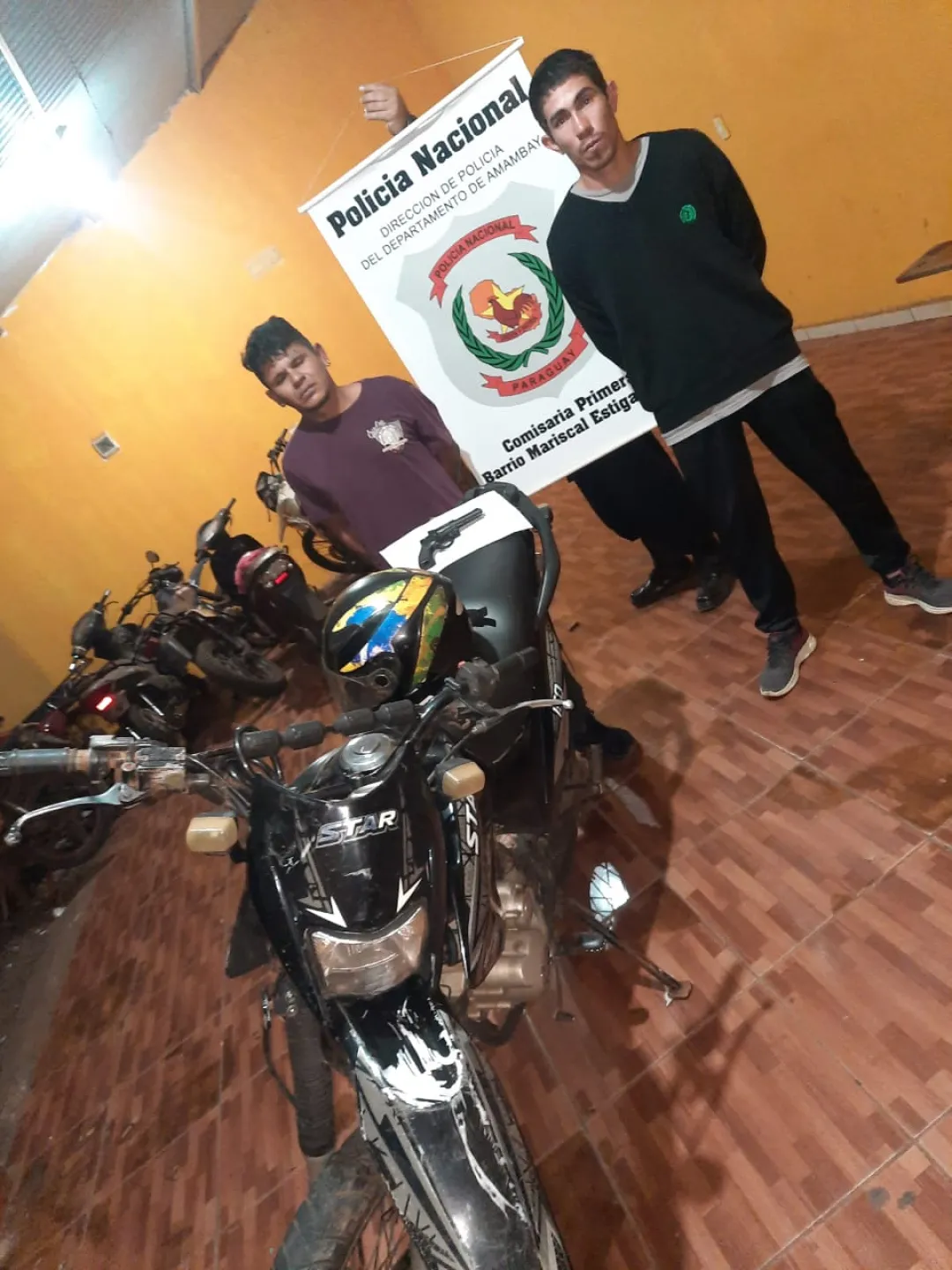 Tras hurtar motocicleta, ladrones sufrieron accidente y fueron detenidos