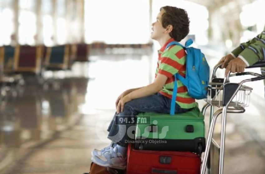 Padres podrán otorgar venias por medios telemáticos para que sus hijos viajen al extranjero