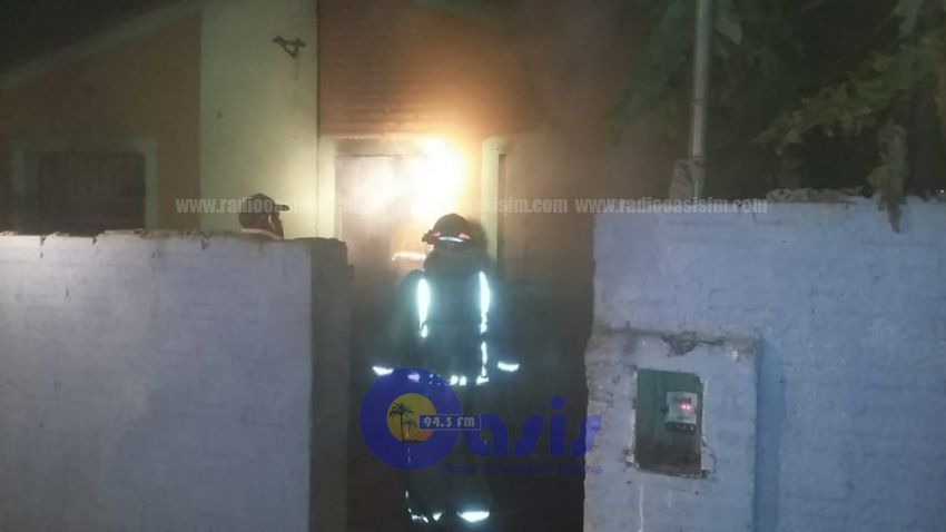 Atacan vivienda con bombas molotov