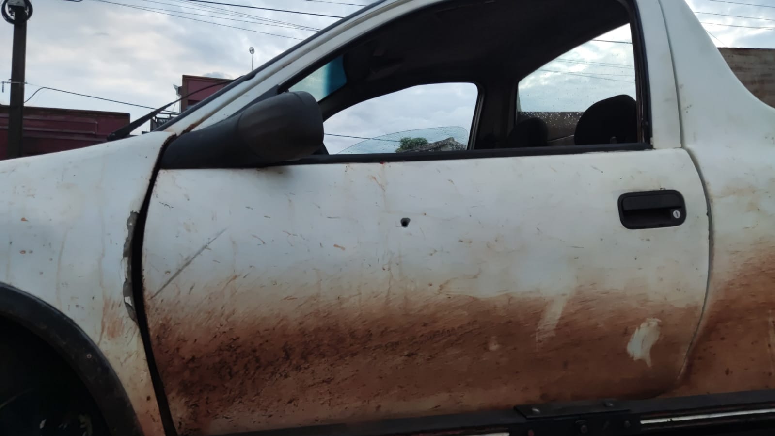 Se resistió a ser asaltado y lo balearon 