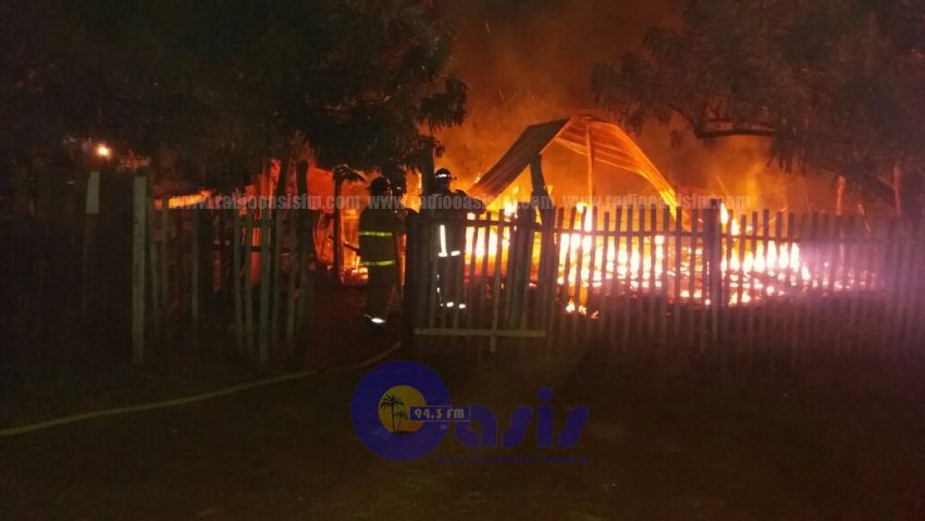 Vivienda ardió en llamas en el barrio Gral Genes