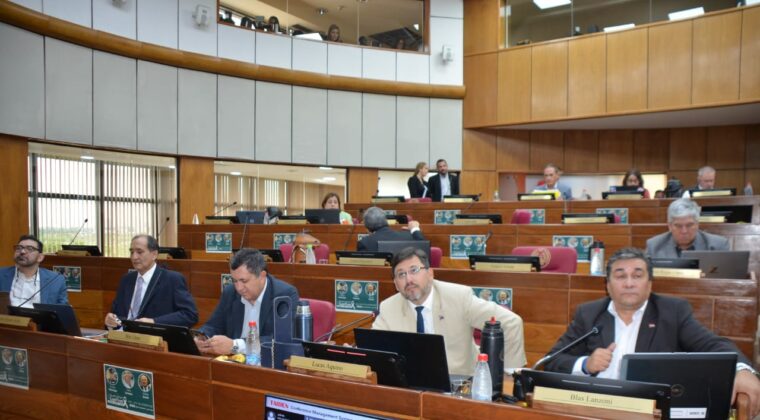 Aprueban que Paraguay siga teniendo dos horarios al año
