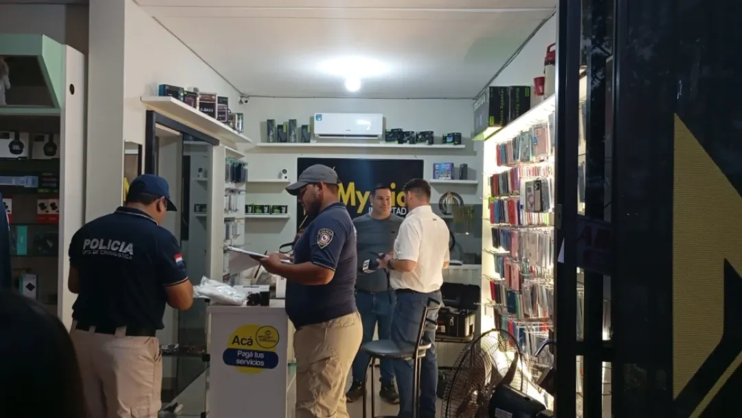 Enmascarados roban tiende de electrónicos en PJC