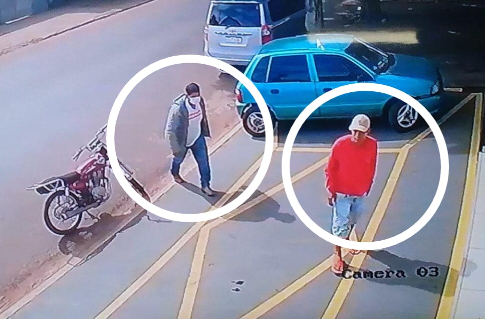 A punta de pistola dos hombres asaltan tienda de ropas