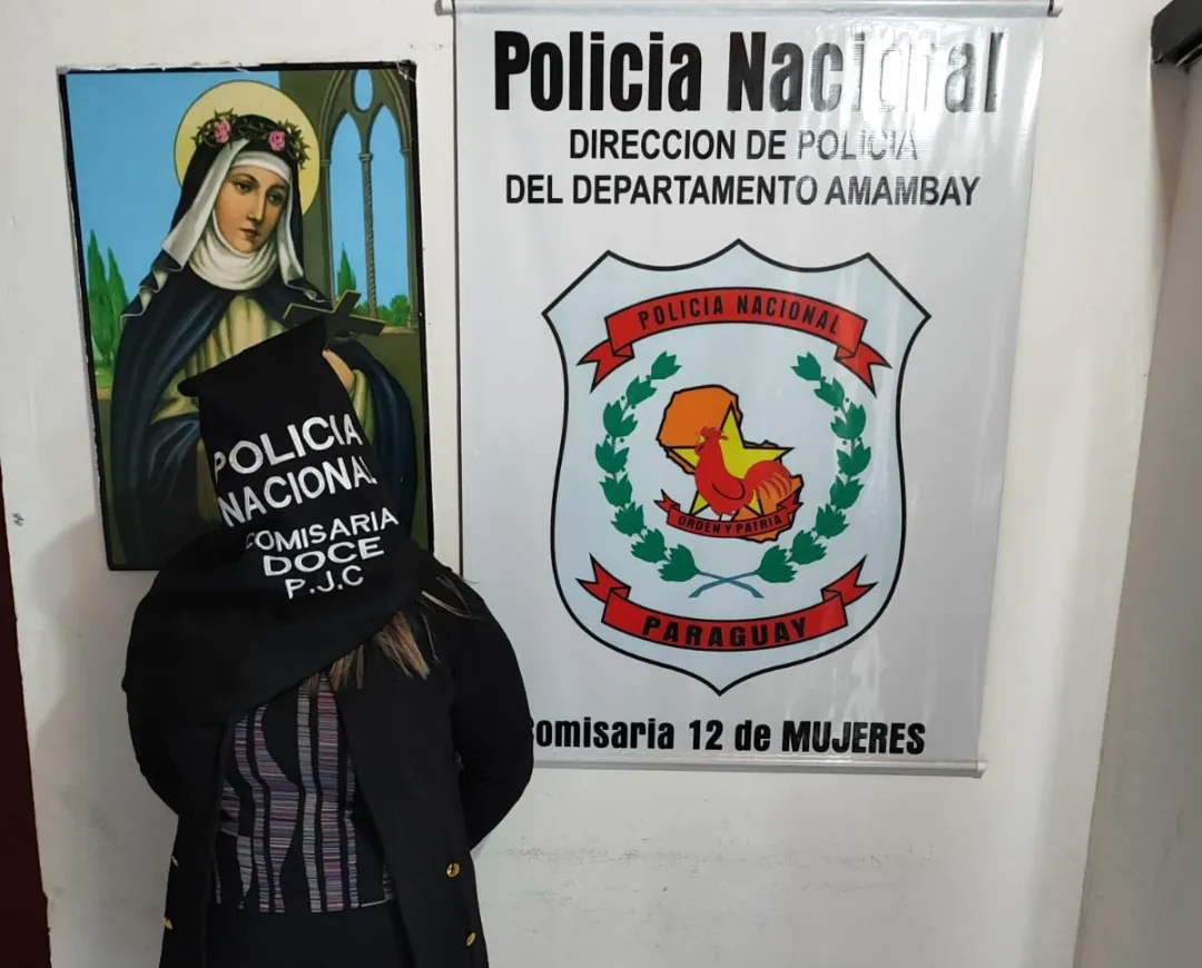 Detienen a mujer con orden de captura pendiente por producción de documentos no auténticos