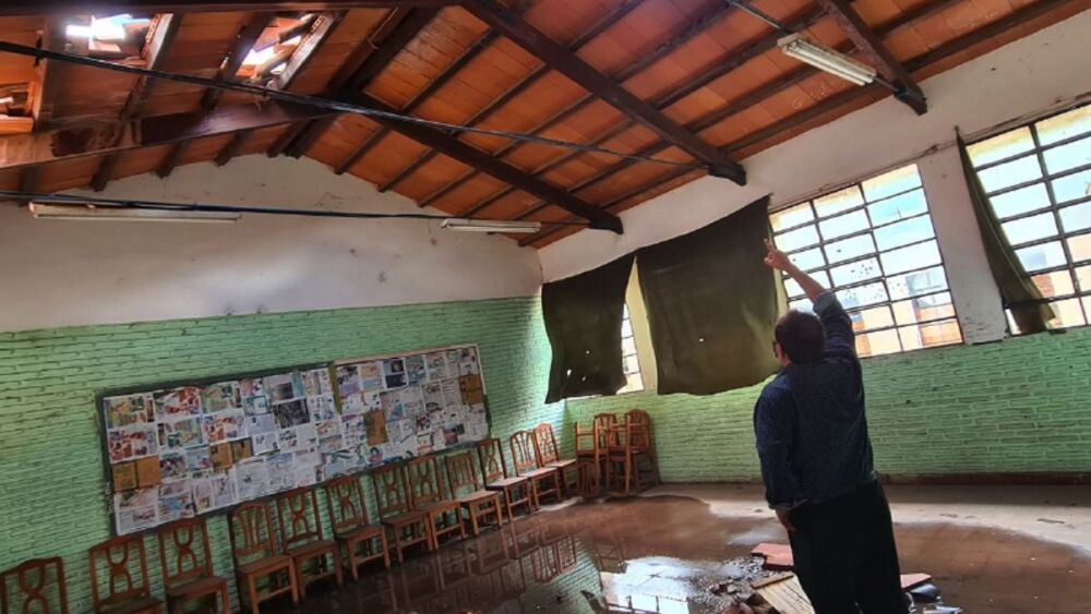 MEC gasta en millonarios alquileres, mientras centenaria escuela se cae a pedazos