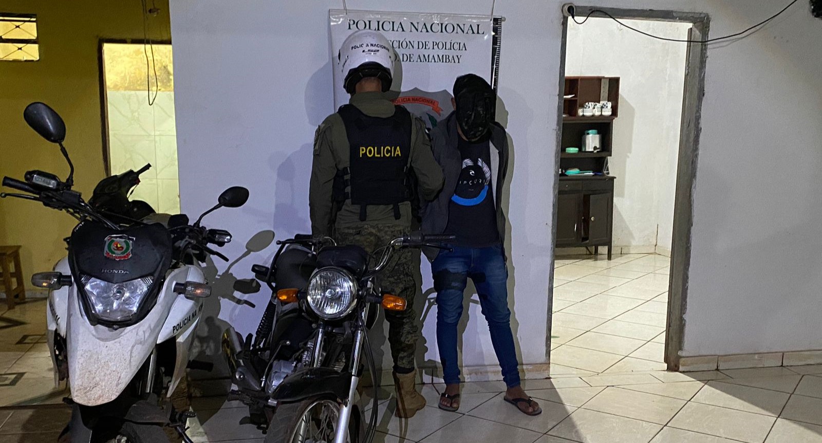 Tras aprehensión de un sujeto, agentes de la Policía recuperan cuatro motocicletas