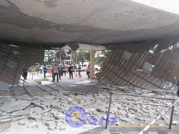 Cayó parte del techo en la entrada principal del hospital central del IPS