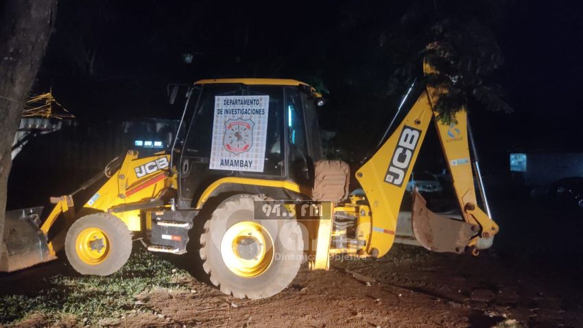 Recuperan en Zanja Pyta tractor de la Sanesul hurtado en Campo Grande 