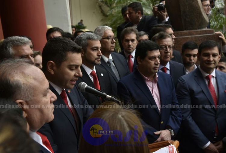 Festejo en la ANR, con pocos representantes de Honor Colorado y rabona en el Congreso