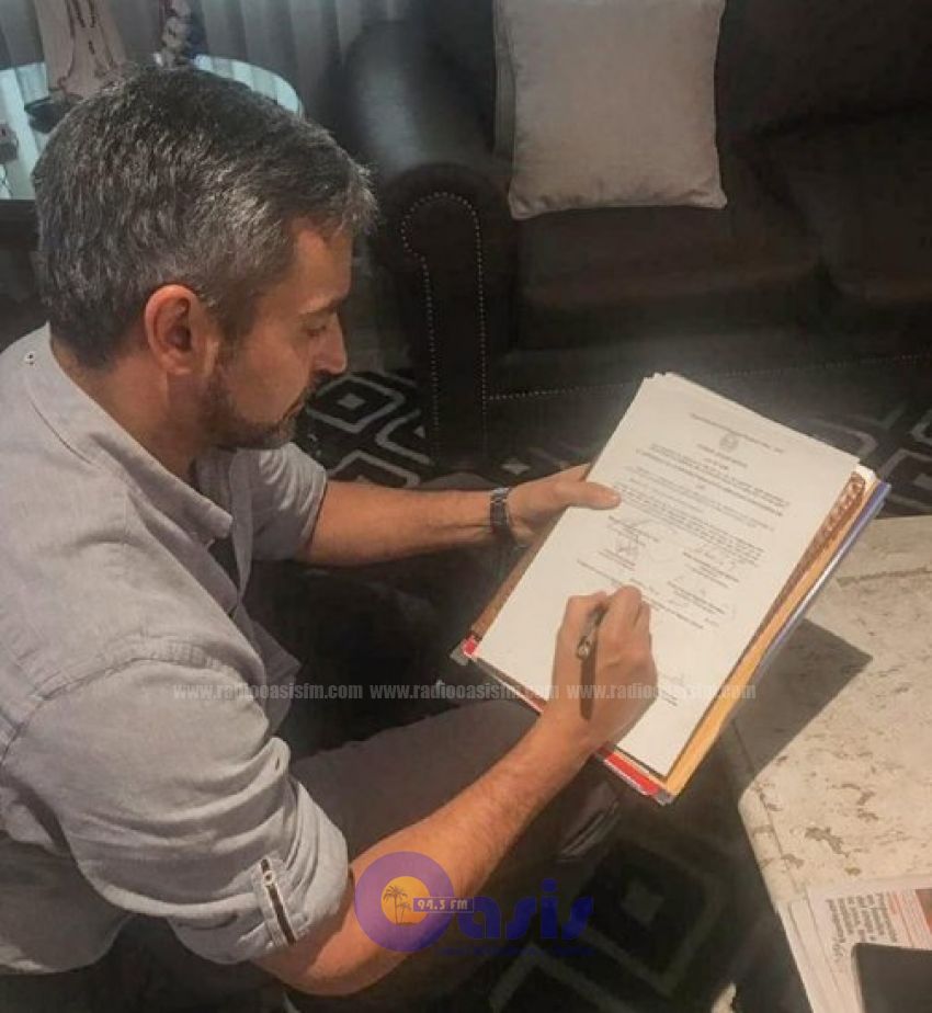 Abdo Benítez decreta asueto para docentes este martes