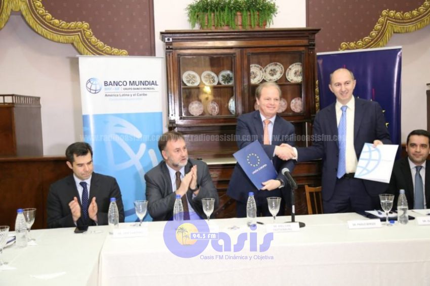 Firman acuerdo para mejorar clima de negocios