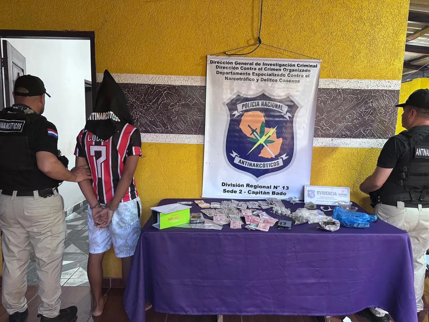 Allanan vivienda y detienen a joven con drogas y dinero en efectivo en Capitán Bado