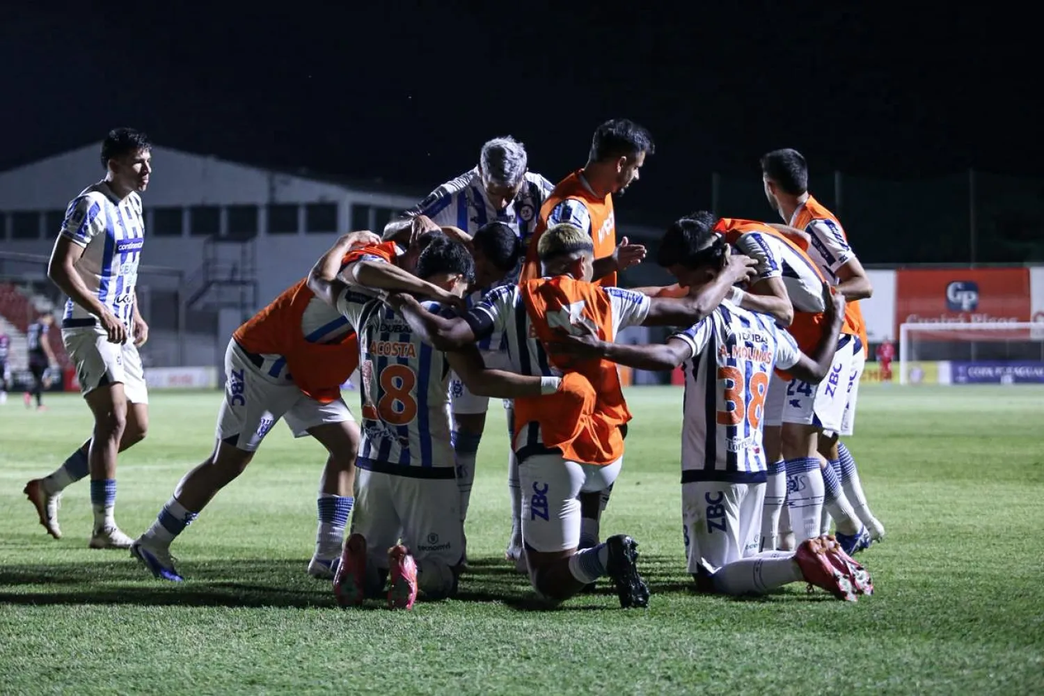 Triunfo categórico: el Gallo Norteño se instala entre los cuatro mejores de la Copa de Todos