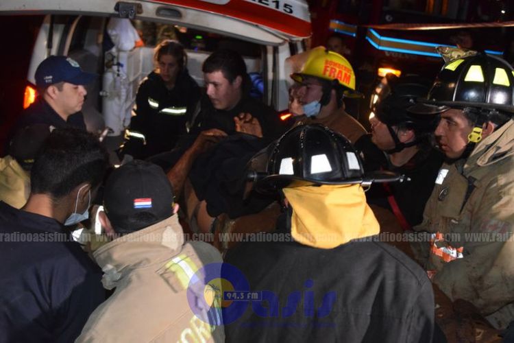 Seis heridos tras accidente de bus militar en Itapúa