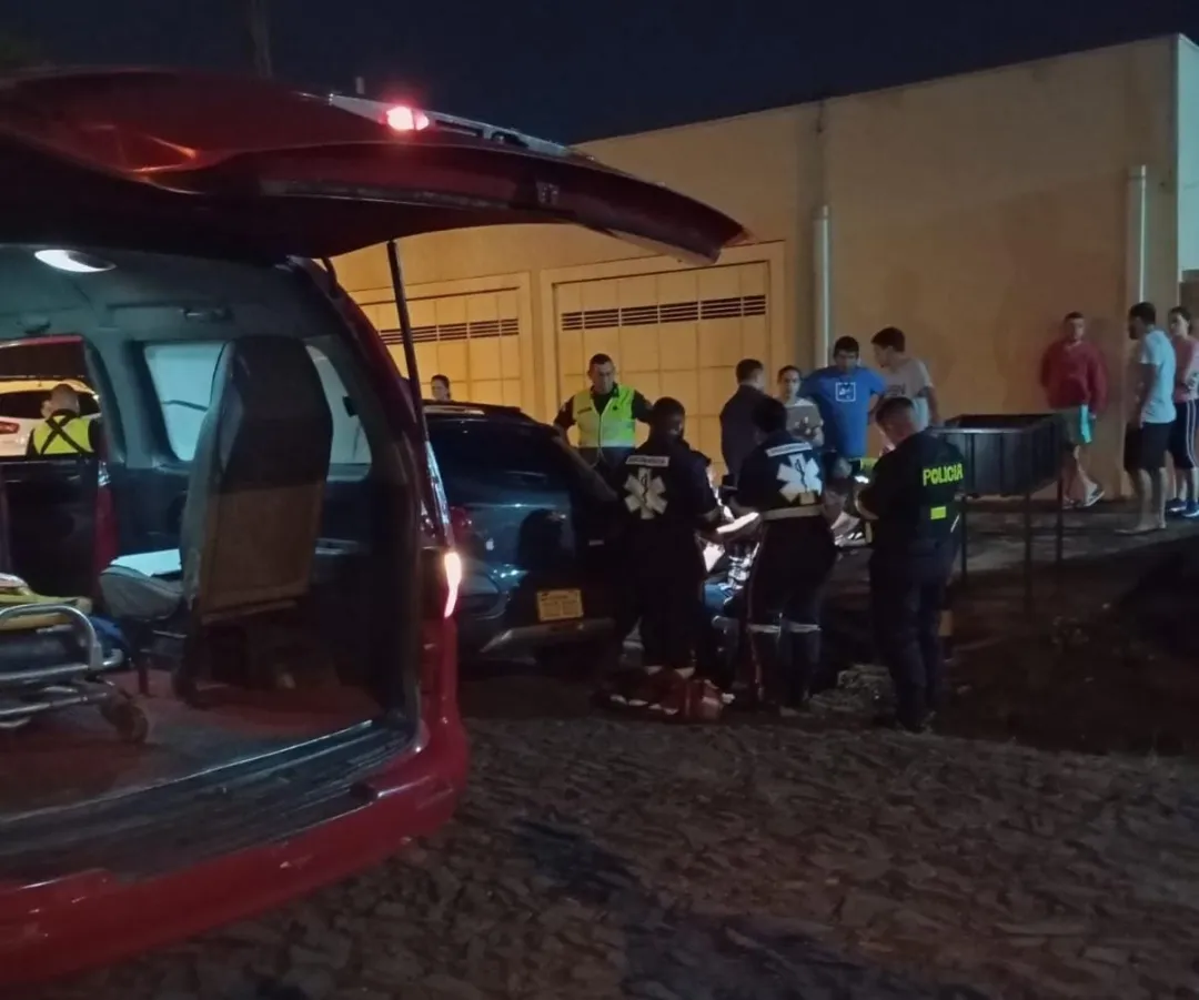 Motociclista sufre lesiones tras accidente de tránsito 