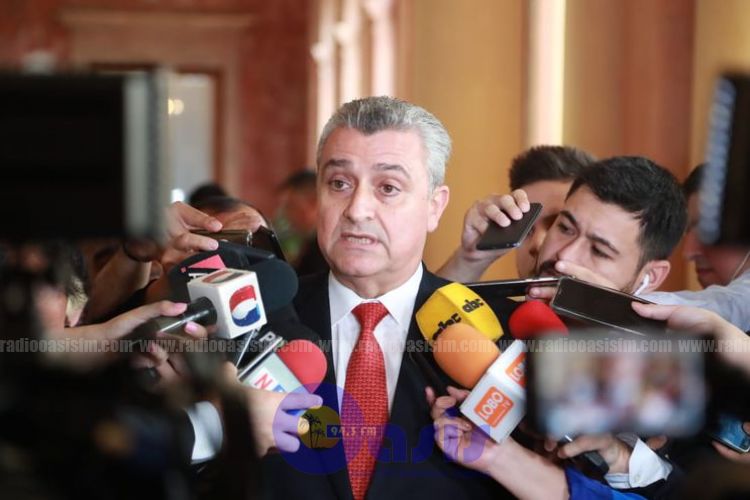 Villamayor niega haber pedido dinero y dijo que Messer perdió confianza en su abogada