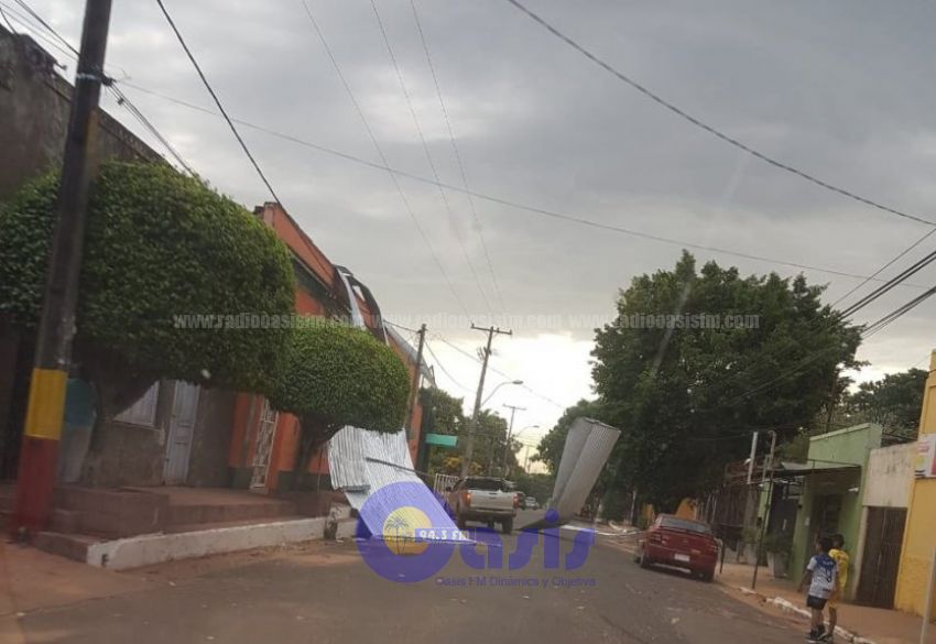 Fuertes vientos destecharon edificios de Horqueta
