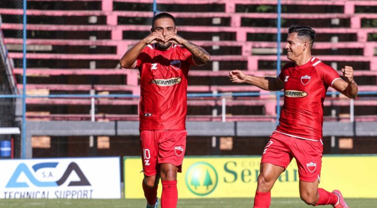 Fernando de la Mora se afirma en la punta de la Intermedia