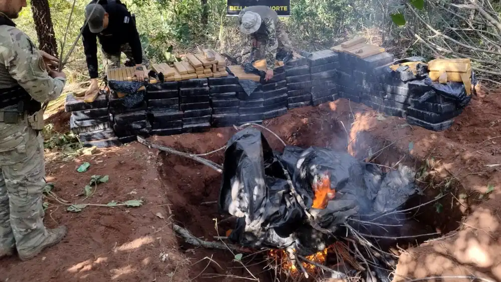 Encuentran más de 2.000 kilos de marihuana prensada oculta bajo tierra