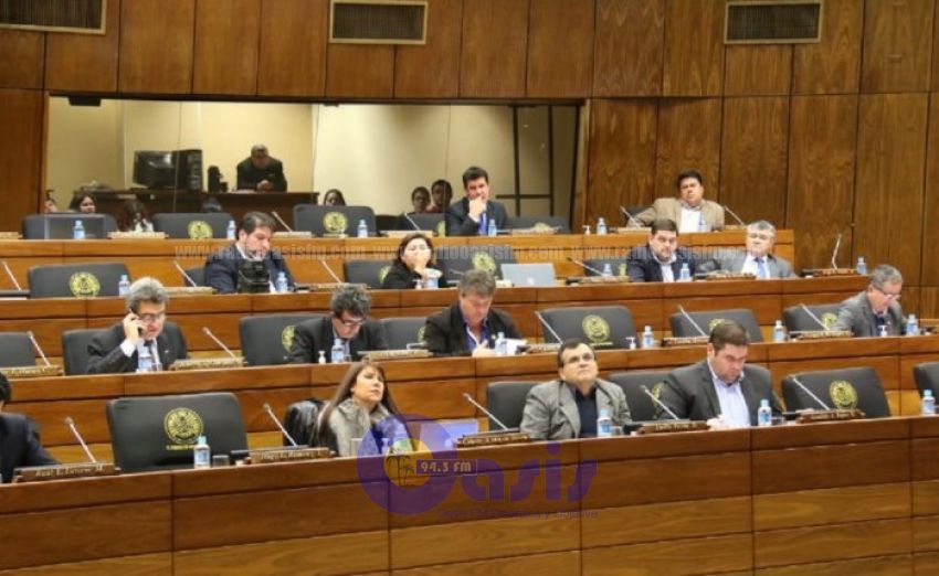 Plantean eliminar seguro privado en todas las instituciones públicas