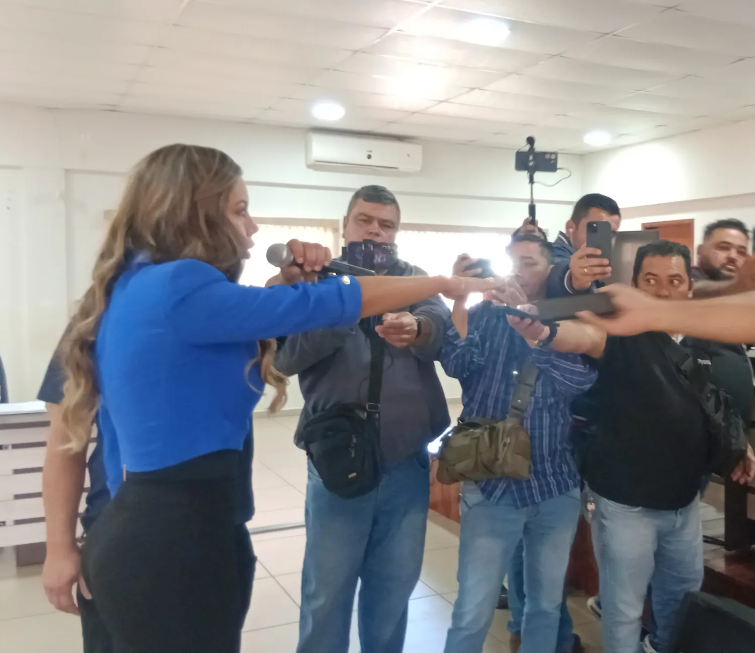 Lourdes Amarilla asume la presidencia de la Junta Municipal de Pedro Juan en medio de incidentes