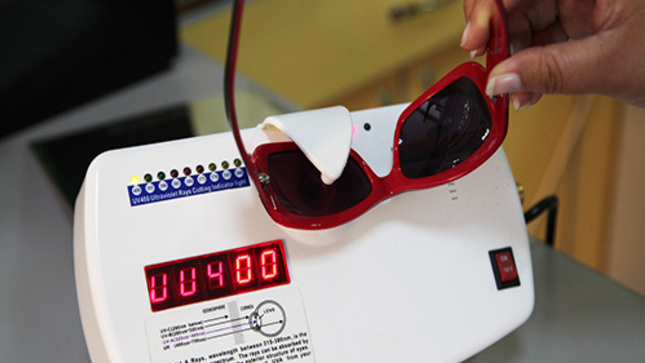 Uso de lentes de sol sin protección ultravioleta pueden dañar la vista, advierte especialista