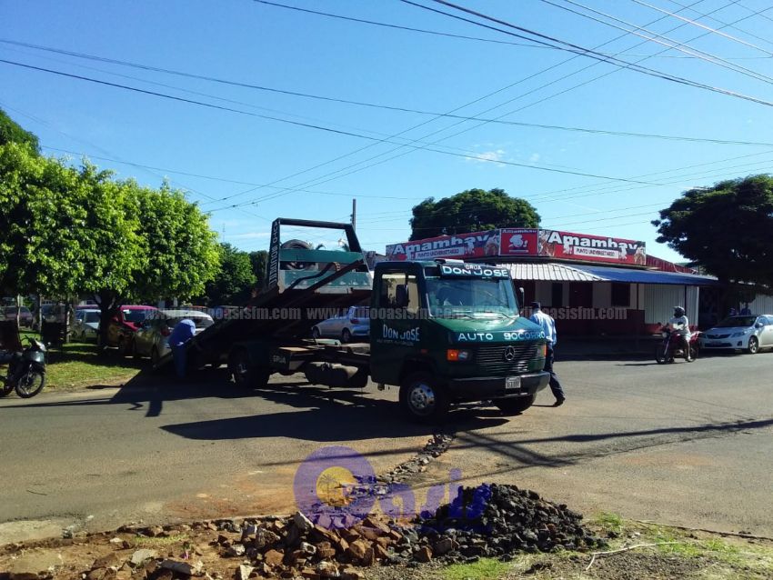Estudiantes de medicina obstruyen tránsito en Pedro Juan por mal estacionamiento