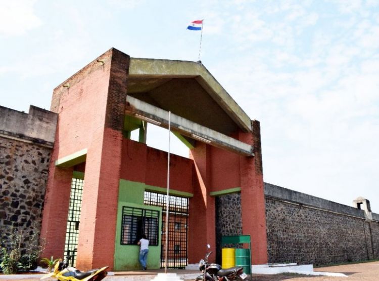 Matan de 17 puñaladas a reo de la cárcel de Itapúa