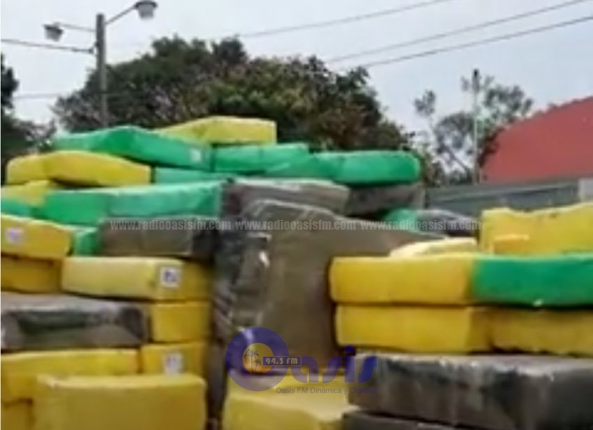 Senad y Antinarcóticos incautan un camión repleto  de marihuana