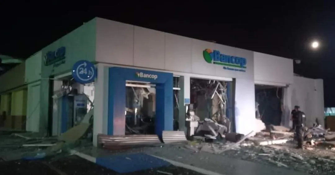 Gran asalto tipo comando en Naranjal: hallaron muchos billetes esparcidos y analizan monto del botín