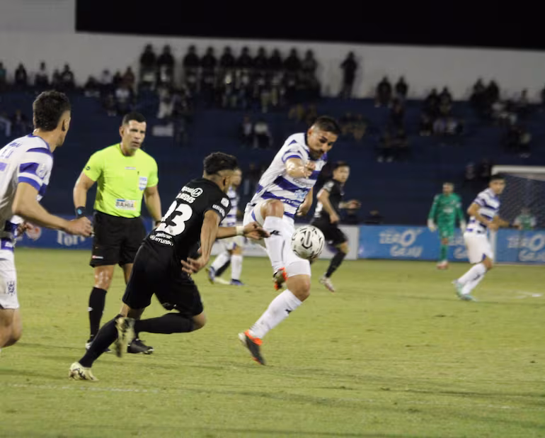 El Decano vs El Gallo: Juego clave en el sur