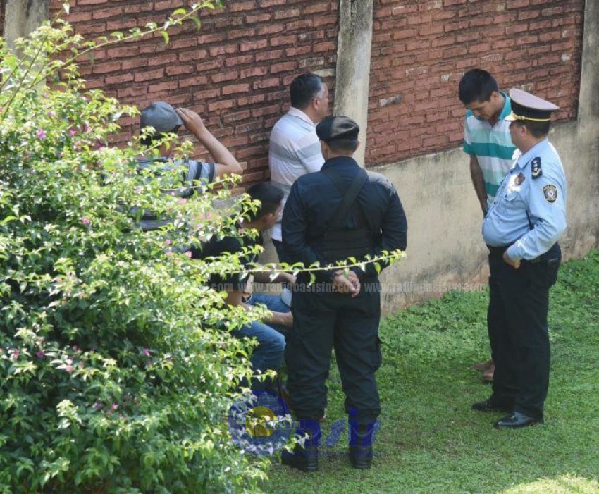 Ordenan prisión preventiva para policías