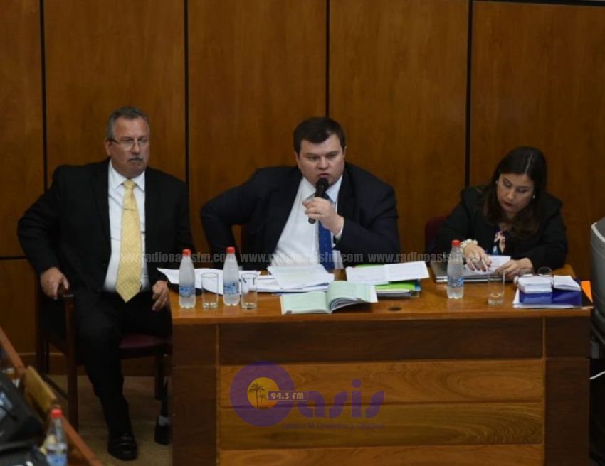 Otro  Senador expulsado por vínculo en tráfico de influencia