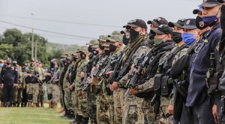Aprueban inclusión del seguro médico para policías y militares en retiro