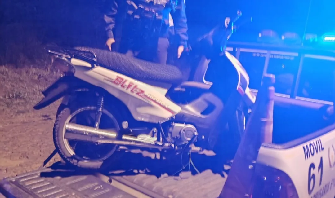 Motocicleta robada es recuperada minutos después por agentes policiales
