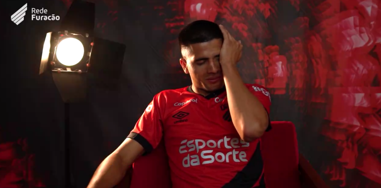 Mateo Gamarra se emocionó hasta las lágrimas recordando a su padre al llegar a Paranaense