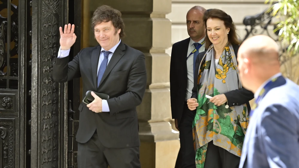 Argentina celebra 40 años de democracia con la asunción presidencial de Javier Milei